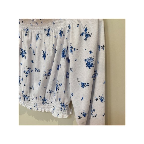 3/$30 ✿ H&M White Blue Floral Off The Shoulder Cropped Peasant Blouse Size S - Picture 3 of 6